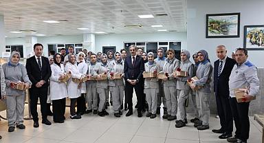 Başkan Alemdar, Hendek Daikin'de iftar programına katıldı.