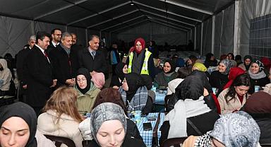 Başkan Yusuf Alemdar, iftarını gençlerle birlikte açtı: “Her zaman yanınızdayız”