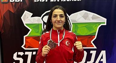 Ece Asude Bulgaristan’dan madalyayla döndü