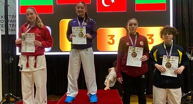 HENDEKLİ KARATECİLER BULGARİSTAN’DAN MADALYALARLA DÖNDÜ 