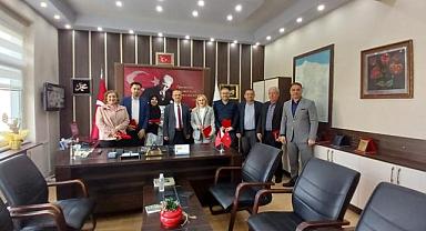 HENDEKLİ YAZAR VE ŞAİRLERE PLAKET!