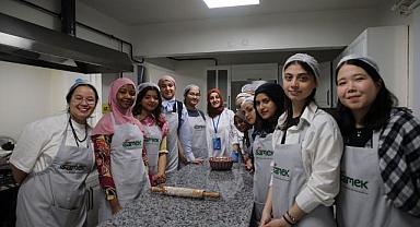 Uluslararası öğrenciler Türk mutfağını SAMEK çatısı altında öğrendiler