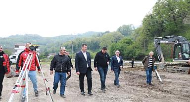 Akyazı’da 4 mahallede spor tesisi çalışmaları başladı