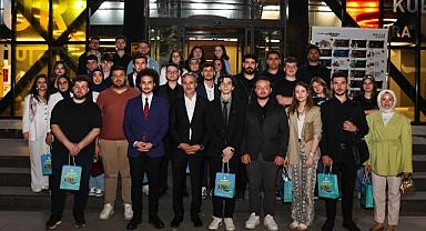 Başkan Yusuf Alemdar gençlerle koyu bir Sakarya sohbetinde buluştu