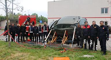 Büyükşehir itfaiyesi eğitimlerle farklı şehirlerin adresi oluyor