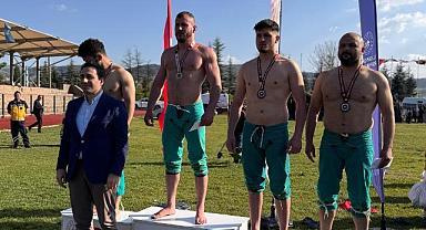 Büyükşehirli Pehlivanlardan Bilecik’te bir altın bir gümüş madalya