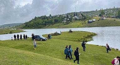 Doğa tutkunları Karagöl’ün cennet doğasını adım adım keşfetti
