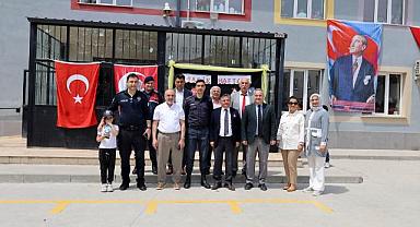 En renkli trafik etkinliği yine Büyükşehir’den: Güvenli trafiğin şartlarını ‘tebessümle’ öğrendiler