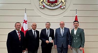Hendek Gürcü Derneği, Gürcistan’ın Ankara Büyükelçisi Archil Kalandia'yı ziyaret etti.