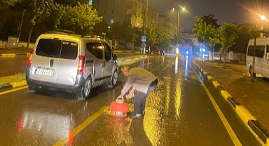 Hendek'te çukur rezaleti: Vatandaş leğenle çukurun üstünü kapattı!