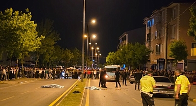 Hendek'te feci kaza: Otomobilin çarptığı abla kardeş hayatını kaybetti!