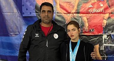 Hendekli Milli Yüzücü Reyhan Betül Küçük Olimpiyatlara seçildi.