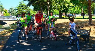Aileler, Aziz Duran Park'ında bisikletle buluştu!