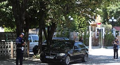 Büyükşehir yayaları zora sokan kaldırım işgalini sıkı takibe aldı