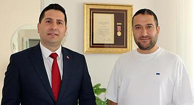 İl Sağlık Müdürü Özdemir'den 15 Temmuz Gecesi ilk Müdahaleyi Yaptığı Gaziye Anlamlı Ziyaret