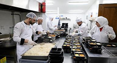 Sakarya Büyükşehir Belediyesi Aşevi’nde her gün sıcak yemek