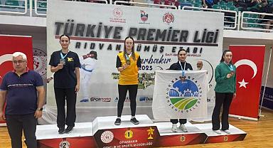 Büyükşehir’in başarılı sporcuları Diyarbakır’da kürsüye çıktı