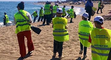 İsveç’te başlayan ‘plogging’ akımı Karasu Sahili’ne ulaştı!