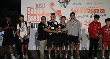 Sokakta basketbol şöleni: Tribünler doldu, heyecan zirve yaptı