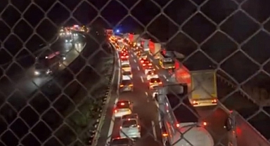 TEM'DE FECİ KAZA: 1 ÖLÜ 1 YARALI