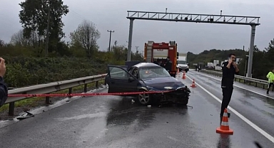 HENDEK'TE FECİ KAZA: 1 ÖLÜ, 2 YARALI