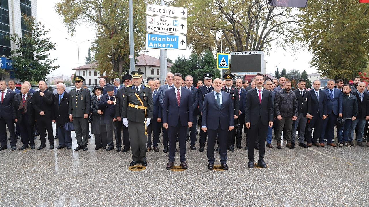 Hendek'te yağmur altında Cumhuriyet coşkusu
