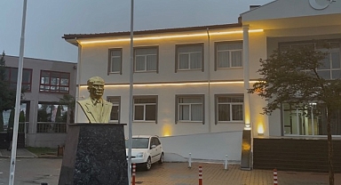 Kaymakamlık binasının yeni hali, Hendek'e çok yakıştı!