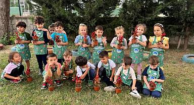 Minik Bahçıvanlar Çiçeklerle Geleceği Şekillendiriyor