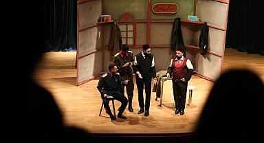 Sakarya’da Tiyatro Perdesine Görkemli Açılış