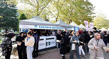 Üniversitede Büyükşehir Rüzgârı: İkramlar, Hediyeler…