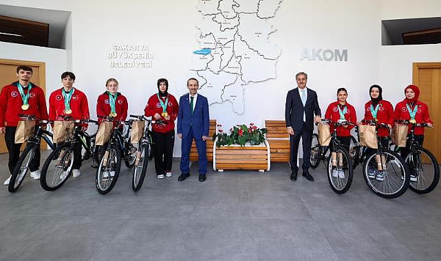 Başkan Yusuf Alemdar Çin’de Tarih Yazan Dünya Şampiyonlarını Ağırladı