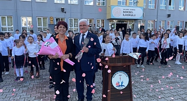 HENDEK NOKSEL İLKOKULUNDA COŞKULU 24 KASIM ÖĞRETMENLER GÜNÜ KUTLAMASI