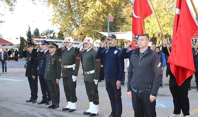 HENDEK'TE SİRENLER ATATÜRK İÇİN ÇALDI