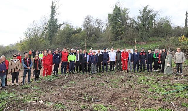 HENDEK’TE YEŞİL VATAN İÇİN FİDANLAR TOPRAKLA BULUŞTU