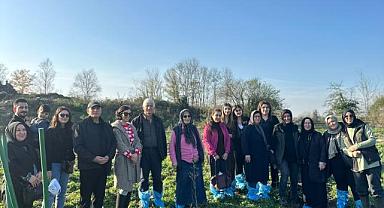 KATLEDİLEN KADINLAR ANISINA HENDEK'TE FİDAN DİKİLDİ!