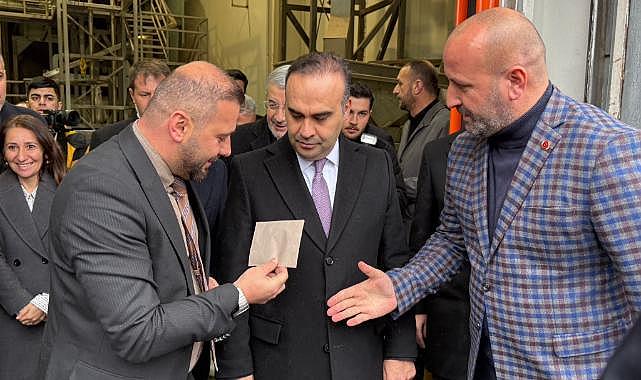 CUMHUR İTTİFAKI CAMBAZA BAKARKEN, BAKAN KACIR'A ZARF VERİLDİ