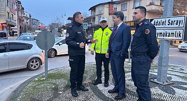 Kaymakam Gökpınar akşam trafiğini yerinde inceledi.