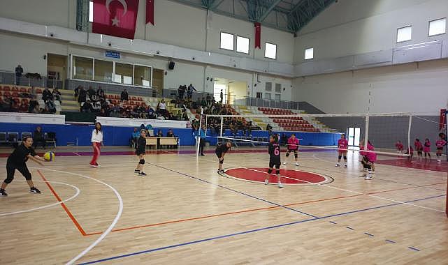 VOLEYBOLDA ŞAMPİYON ATİKE HANIM ORTAOUKULU