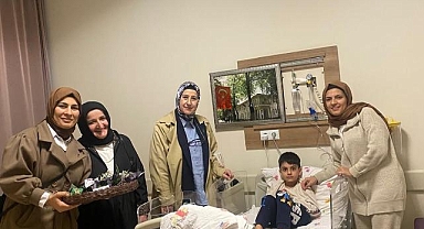 ANAHTAR PARTİ KADIN KOLLARINDAN HASTANE ZİYARETİ