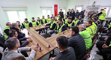 Başkan Yusuf Alemdar Güne Asfalt Ve Karla Mücadele Ekibiyle Başladı