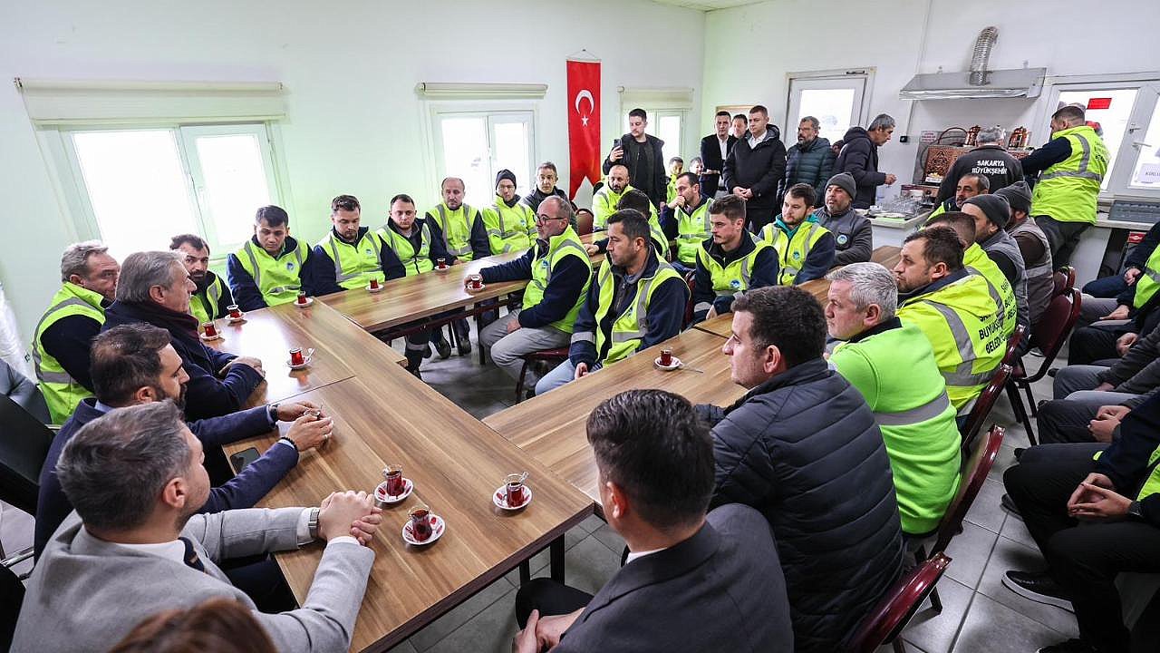 Başkan Yusuf Alemdar Güne Asfalt Ve Karla Mücadele Ekibiyle Başladı