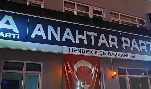 BAYRAĞIMIZA UZANAN ALÇAK EL, MİLLETİMİZİN SABRINI SINAMAKTADIR!