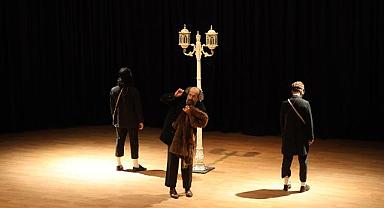 “Carmen” Tiyatroseverlerden Alkışları Topladı