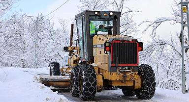 HENDEK BELEDİYESİ EKİPLERİNİN KAR MESAİSİ SÜRÜYOR