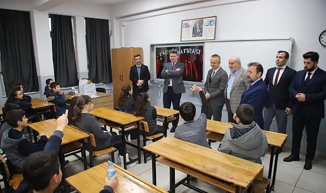 KAYMAKAM GÖKPINAR VE BAŞKAN PÜSKÜLLÜ KARNE DAĞITTI