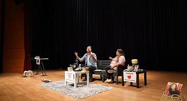 “Ruh Öküzüm” Sahnedeydi, Tiyatroseverler Salonu Doldurdu