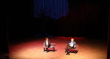 Usta Oyunculardan Unutulmaz Performans: “Güne Bakan Cam Kırıkları”