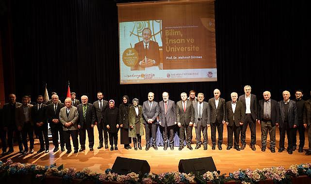Diyanet İşleri eski başkanı Prof. Dr. Mehmet Görmez, Sakarya'da konferansa katıldı.