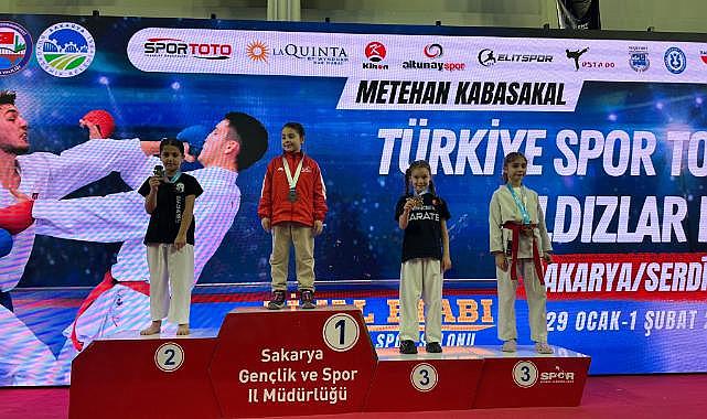 HENDEKLİ MADALYA AVCILARI SERDİVAN'DA GÖRÜNDÜ