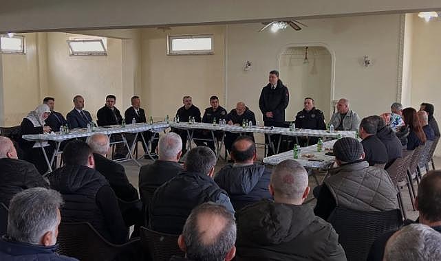 KAYMAKAM GÖKPINAR VE BAŞKAN PÜSKÜLLÜ AKOVA'DA HALK BULUŞMASINA KATILDI